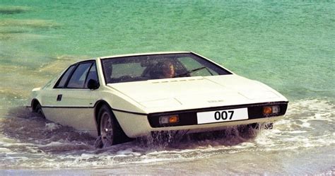 James Bond Style Submarine Lotus Espirit Drives Underwater