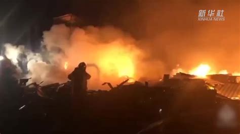 塞瓦斯托波尔一工地活动房发生火灾致7人死亡 凤凰网视频 凤凰网