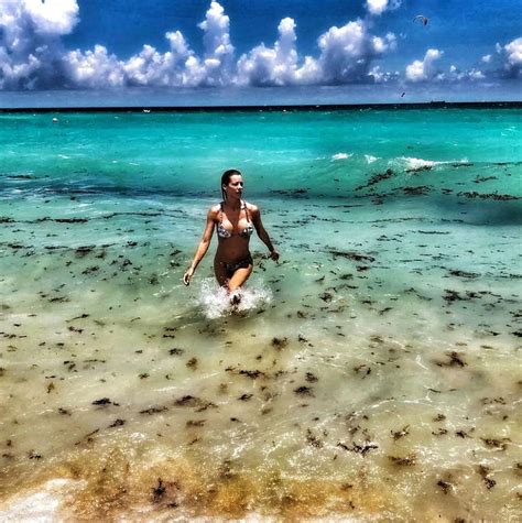 Reci N Divorciada Nicole Neumann Se Luci En Bikini En Las Playas De Miami Infobae