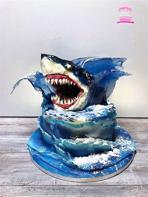 the man-eater shark - Decorated Cake by danadana2 - CakesDecor