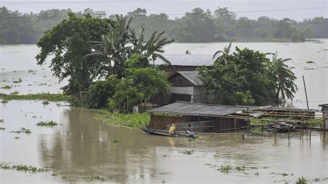 Assam Floods Death Toll Mounts To 70 Brahmaputra Flowing Above Danger Mark India News The