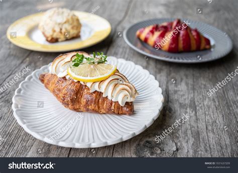 7,171 Lemon Croissants Images, Stock Photos & Vectors | Shutterstock