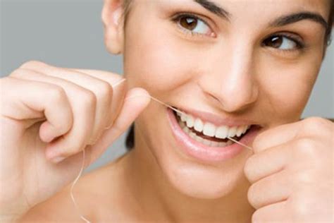 6 Natural Methods That Help Teeth Become Brightly White