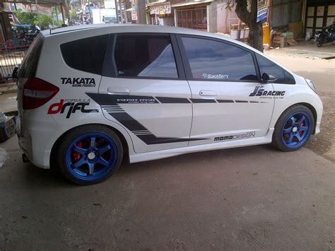 Foto Gambar Stiker Mobil Honda Jazz Putih Modifikasi Mobil Motor