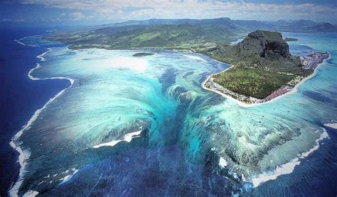 Underwater Waterfall In Mauritius Paysage D Afrique Paysage Paysage