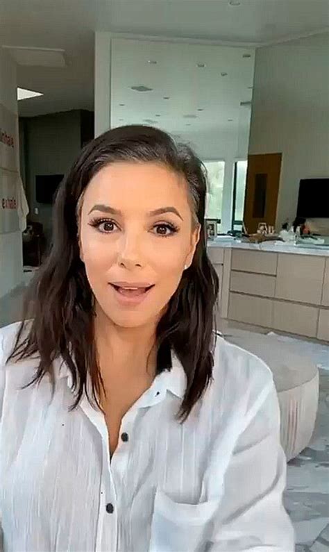 Eva Longoria enseña a sus fans cómo lidia con las canas en la