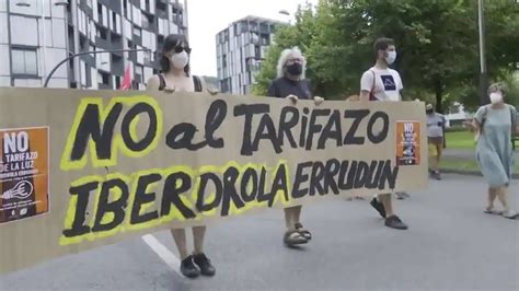 Pensionistas Se Manifiestan En Bilbao Contra El Tarifazo De La Luz