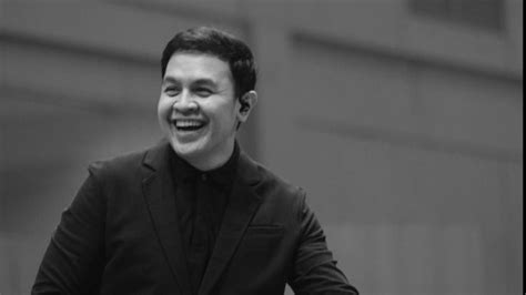 Lirik Lagu Tulus - Monokrom