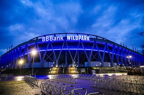 KSC Heimat So schön blau leuchtet das neue BBBank Wildparkstadion