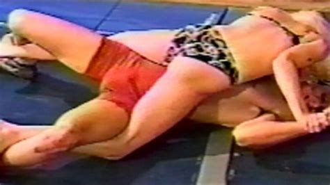 Julie Vs Steve Round Arena Girls Naked Wrestling Clips Sale