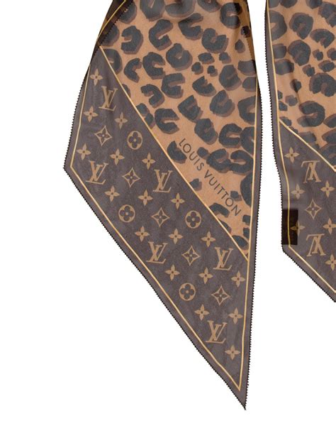 Louis Vuitton Leopard Monogram Silk Scarf Accessories LOU121382