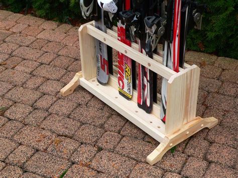 Twin Tip Wooden Ski Freestanding Rack For Pairs Of Skis