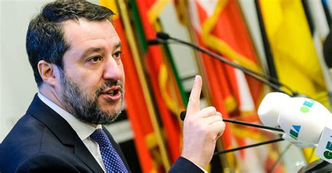 La Lega Si Spacca A Met Salvini Vince Il Congresso Di Varese E Pavia