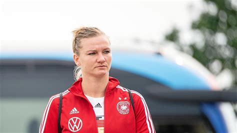 DFB Kapitänin Alexandra Popp fällt erneut für Wochen aus