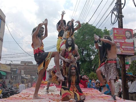 Historical Kalash Yatra Taken Out In Bina Before Shrimad Bhagwat Katha Tableaux Were The Center