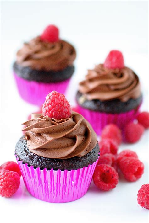 Chocolate Raspberry Cupcakes The Curvy Carrot