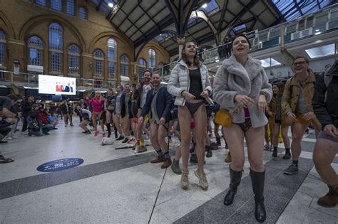 Fotos Hunderte Menschen Ohne Hose In Der Londoner U Bahn