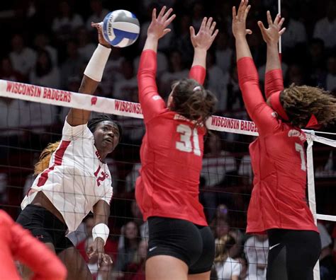 Wisconsin Women's Volleyball Team Records Season-High Service Aces in ...