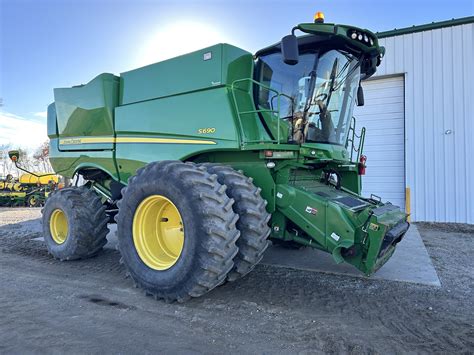 2016 John Deere S690 Combines Jonesville MI