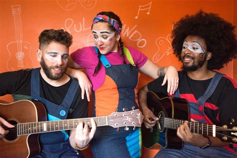 Contos de Natal show interativo música é realizado enquanto as