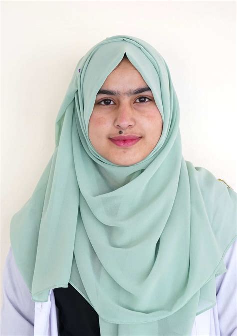 Tahmina Latif - Kort