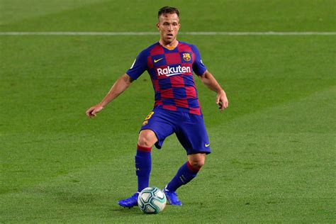 Barcelona midfielder Arthur Melo to join Juventus for $81M | Daily Sabah