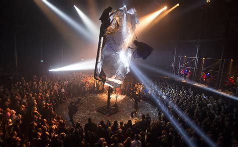 Fuerza Bruta 25 05 2018 Guia Fotografia Folha De S Paulo