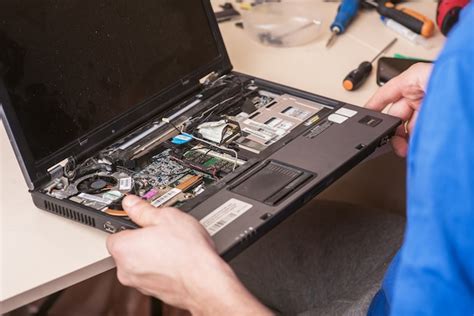 Premium Photo The Wizard Is Repairing The Laptop Disassembly Of The Laptop For Spare Parts