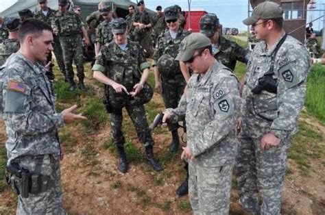 不僅軍援步槍和夜視儀，還有北約標準訓練模式，烏軍秘密基地曝光 每日頭條