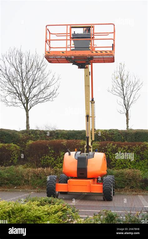 Access Platform Equipment Powered High In Sky In Orange For High