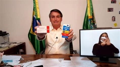 Bolsonaro Mostra Cloroquina Em Live E Se Enrola Ao Falar Sobre Eficácia