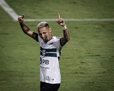 Sport faz proposta de empréstimo pelo atacante Neílton do Coritiba