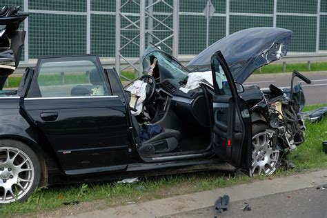 Wypadek Na Obwodnicy Przemy La Na Alei Solidarno Ci Volkswagen Zderzy