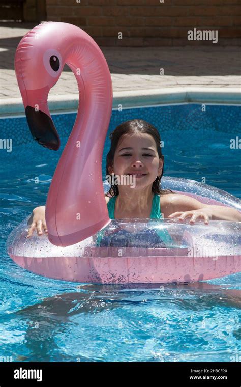 Une Personne Seule Dans Une Piscine Banque De Photographies Et Dimages