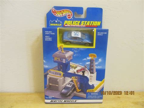 Sto N Go Police Station Police Car Post Playsets Front Hot Wheels Mattel