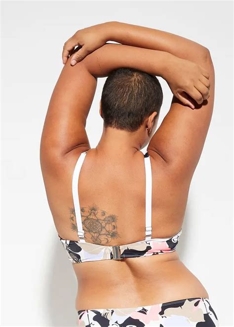 Minimizer bikini med iøynefallende trykt mønster hvit svart