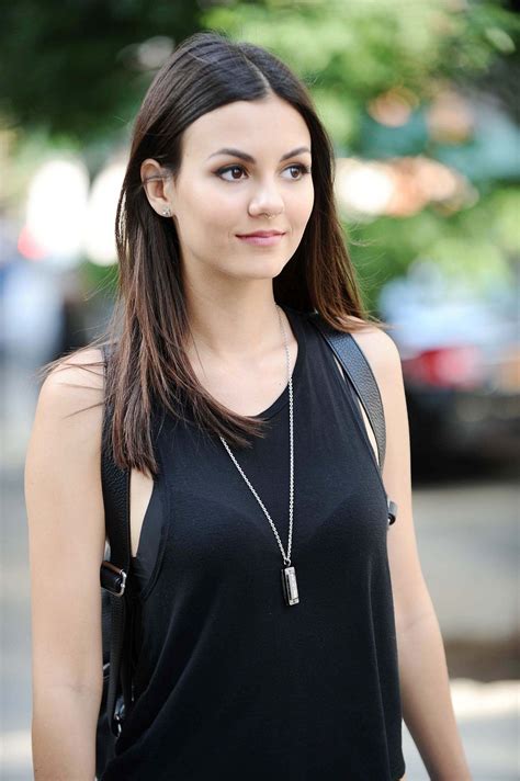 Victoria Justice Friday February 19 1993 5 5 Hollywood