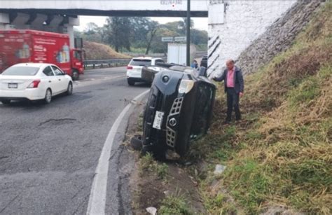 Tres Lesionados En Volcadura De Auto Particular En Ixtaczoquitlán