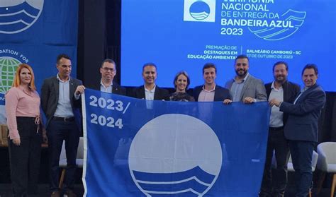 Prefeito De Iguaba Grande Recebe Oficialmente A Bandeira Azul Jornal