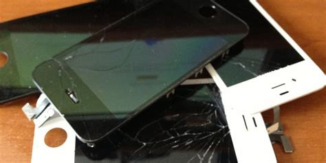 The Cracked iPhone Screen Turns 10