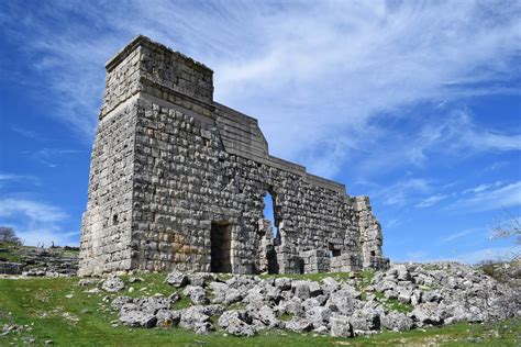 Yacimiento Arqueol Gico De Acinipo Ronda M Laga Un Destino Entre