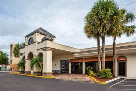 Days Inn & Suites by Wyndham Orlando Airport | Orlando, FL Hotels