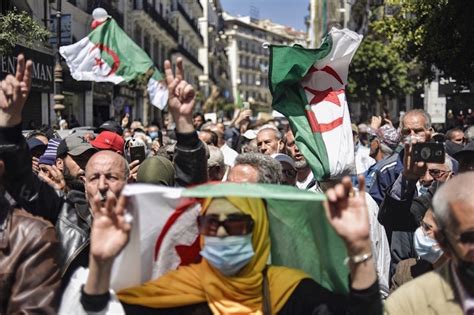 حملة الانتخابات التشريعية تنطلق في الجزائر وسط قمع للحراك الشعبي