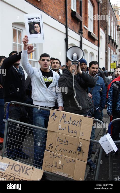 Anti Mubarak Protest At Egyptian Embassy London Stock Photo Alamy