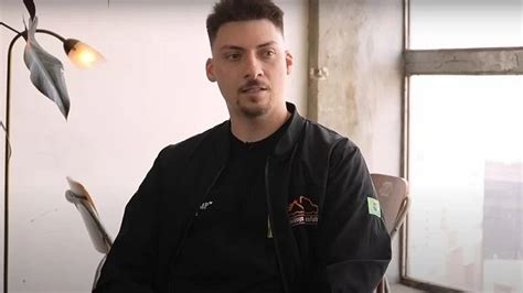 Renan Bolsonaro é gay Filho explica print declaração Guia Gay Floripa