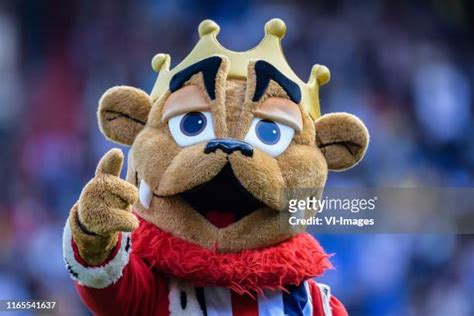 Mascotte Kingo Photos And Premium High Res Pictures Getty Images