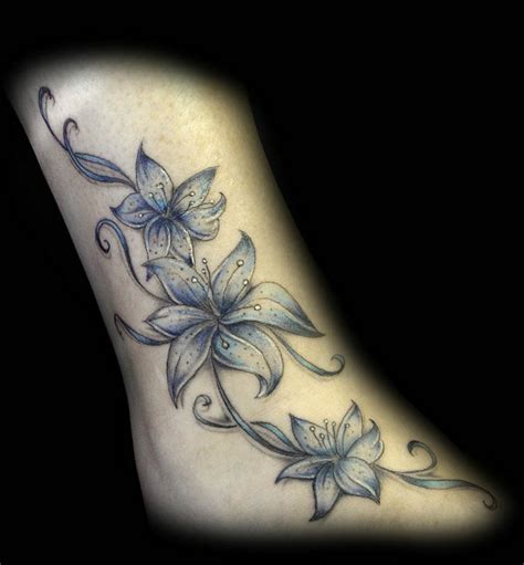 Lilien Tattoo 25 Eindrucksvolle Und Inspirierende Ideen Für Frauen