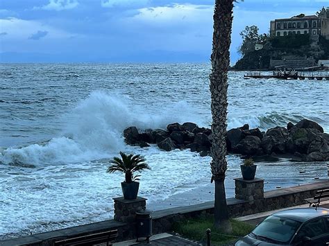 Maltempo Forti Mareggiate Su Tutta La Costa Ionica Della Sicilia