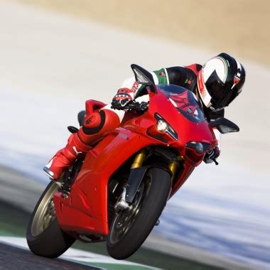 Download Sports Bike Wallpapers Hd - WallpaperTip