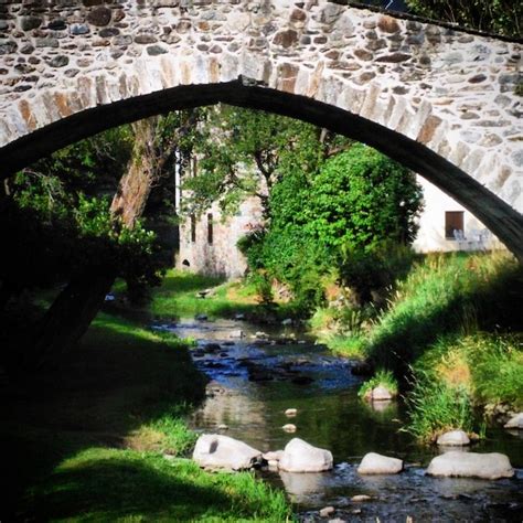 Premium Photo Arch Bridge Over Stream